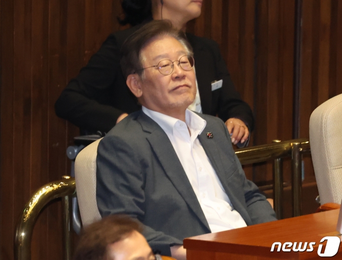 이재명 더불어민주당 대표가 8일 서울 여의도 국회 본회의장에서 열린 교육·사회·문화 대정부질문에 참석하고 있다. 2023.9.8/뉴스1 ⓒ News1 송원영 기자