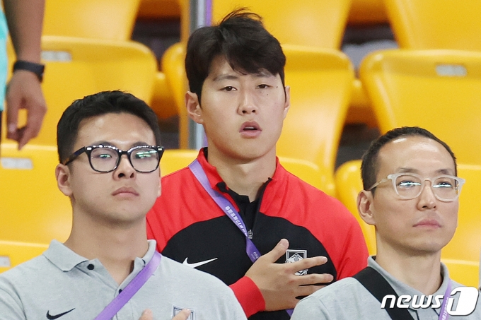 [사진] 이강인, 태국전 찾아 애국가 제창