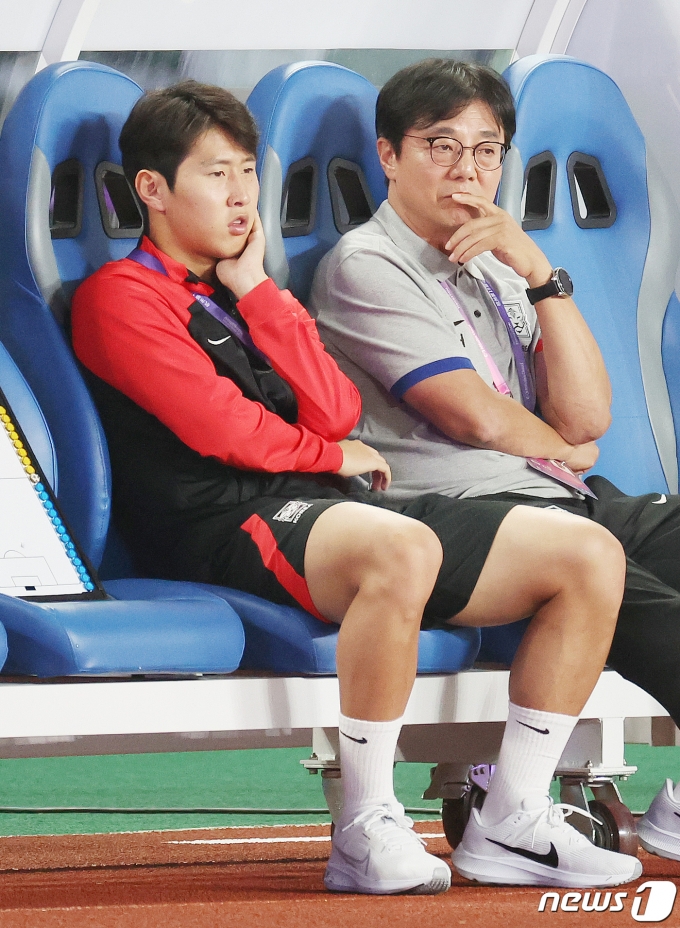 [사진] 고민 깊은 황선홍 감독과 이강인