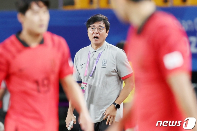 [사진] 황선홍 감독 '승리가 보인다'
