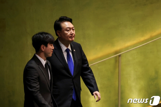 윤석열 대통령이 20일(현지시간) 오후 미국 뉴욕 유엔(UN) 본부에서 열린 제78차 유엔 총회 고위급 회기에 참석해 기조연설을 준비하고 있다. 2023.9.21/뉴스1 ⓒ 로이터=뉴스1 ⓒ News1