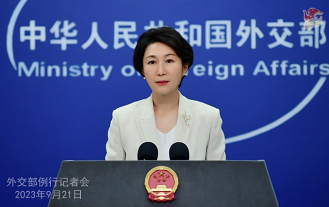 지난 21일(현지시각) 중국 외교부에 따르면 중국이 일본의 후쿠시마 원자력발전소 오염수 방류와 관련해 또 한번 비판의 목소리를 냈다. 주중 일본대사관에 수십만통의 업무방해 전화가 걸려온 것과 관련한 일본 기자의 질문에 중국 외교부가 오히려 일본을 지적하면서 신경전이 벌어지기도 했다. 사진은 마오닝 중국 외교부 대변인의 모습. /사진=중국 외교부 홈페이지 캡처