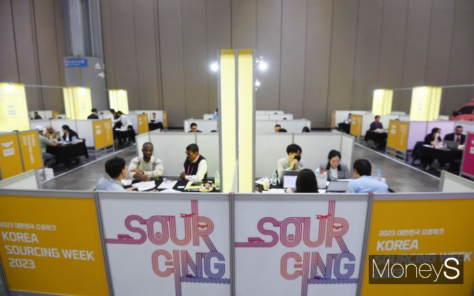 수출상담 받는 참석자들/사진=장동규 기자