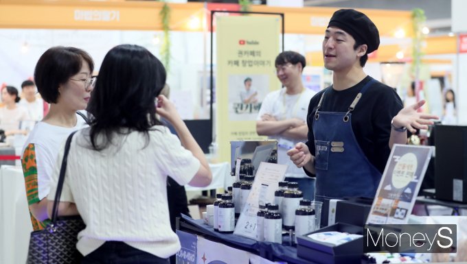 [머니S포토] 고소한 커피향에 흠쩍 빠지다…'2023 서울커피앤티페어'