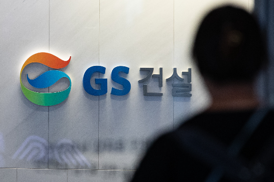 GS건설이 시공을 맡은 전북 익산의 한 아파트 천장에서 빗물이 새는 것과 관련해 익산시가 업체에 안전 진단을 의뢰해 점거했다. 그 결과 구조적 결함은 없는 것으로 결론을 내렸다. /사진=뉴스1