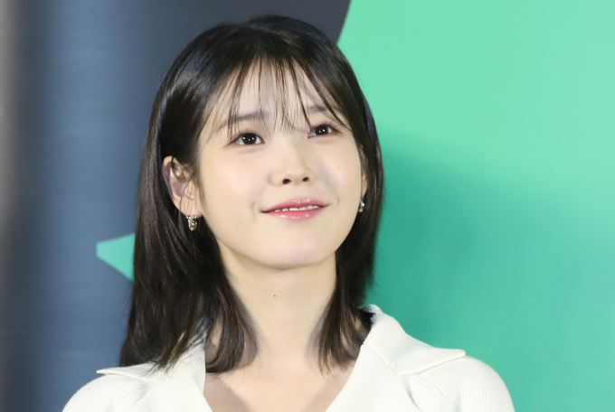 아이유 소속사 이담엔터테인먼트가 지난 22일 2023 아이유 팬콘서트 '아이+유니버스' 부정 티켓 예매 총 7건을 확인하고 아이유 팬클럽 4명을 영구재명했다. /사진=뉴스1