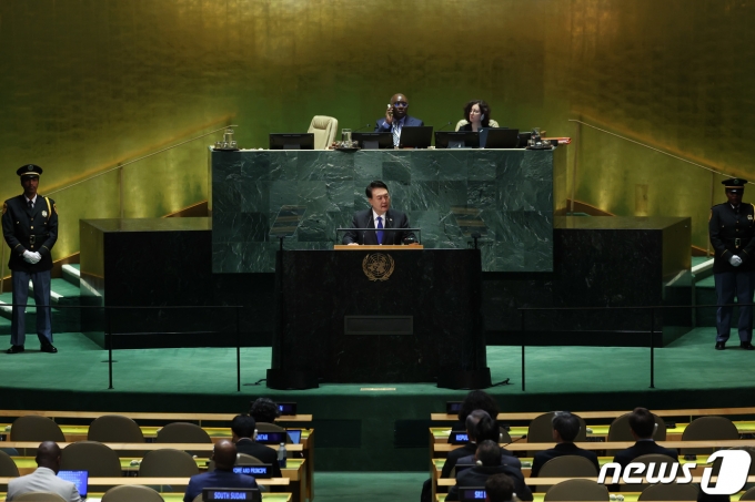 윤석열 대통령이 지난 20일 오후(현지시간) 미국 뉴욕 유엔(UN) 본부에서 열린 제78차 유엔총회에서 기조연설을 하고 있다. (대통령실 제공) 2023.9.21/뉴스1 ⓒ News1 안은나 기자