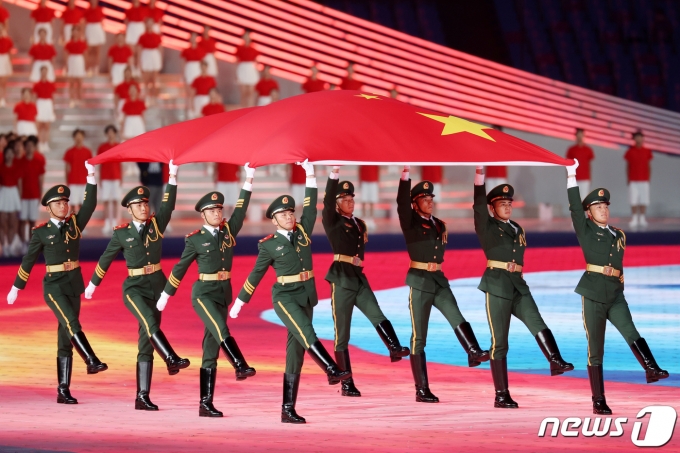 [사진] 오성홍기 입장