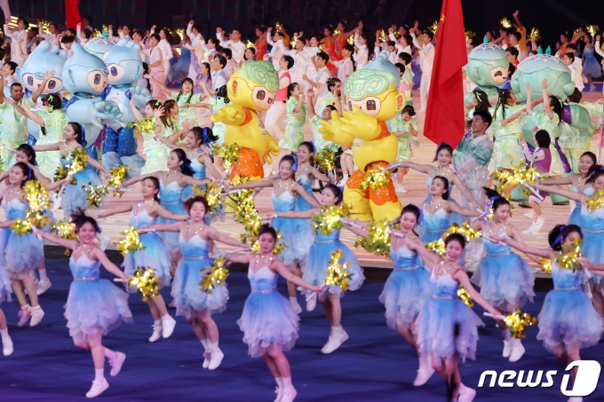 [사진] '개회식 수놓는 화려한 공연'