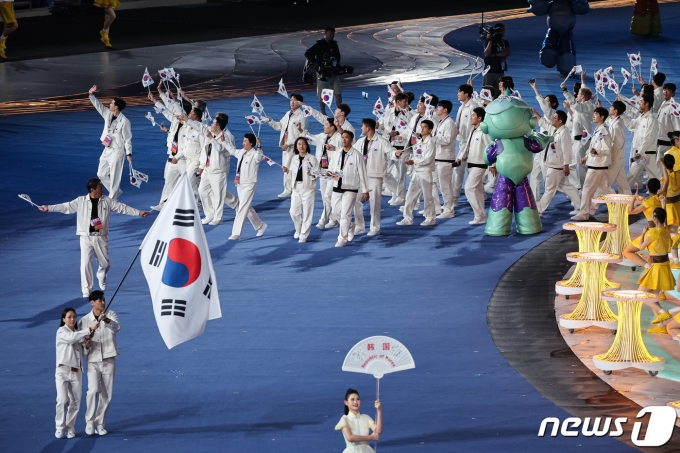 [사진] 입장하는 대한민국 선수단