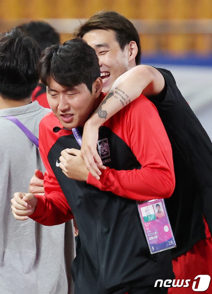 축구 국가대표 이강인(왼쪽)과 송민규/뉴스1 ⓒ News1 민경석 기자