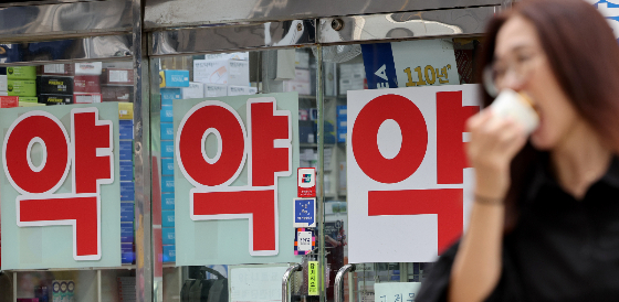 24일 보건복지부는 오는 26일 건강보험정책심의위원회(건정심)을 열고 내년도 건강보험료율을 결정할 예정이라고 밝혔다. 민생 경제를 고려할 때 동결 또는 0%대 인상을 진행할 것이라는 분석이 나온다./사진=뉴스1