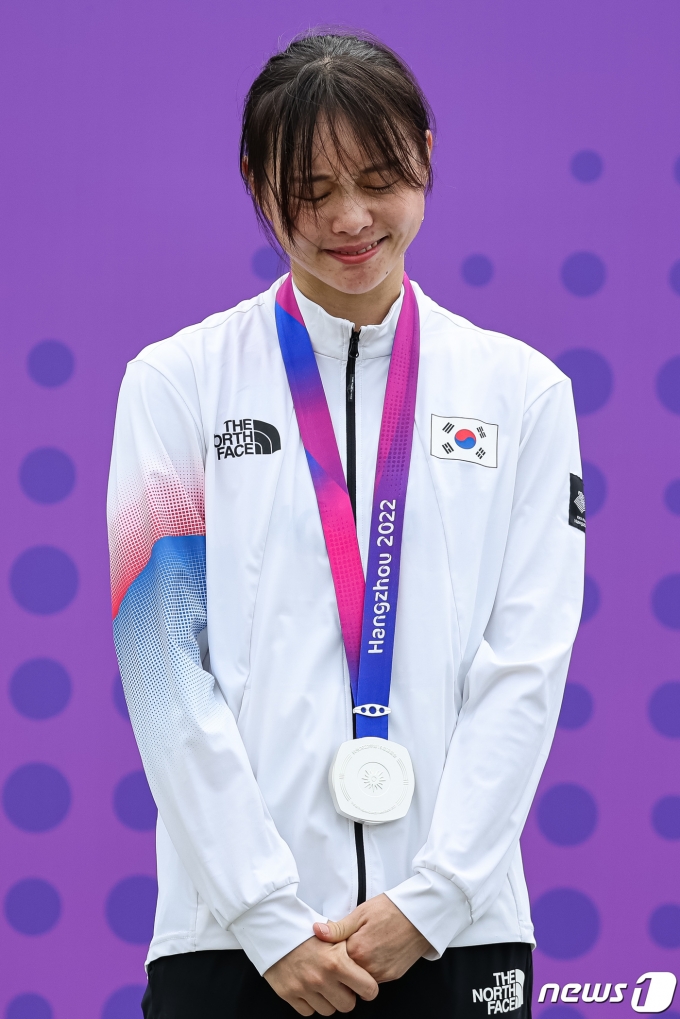 [사진] 은메달 목에 건 김선우 '아쉬움에 터져나온 눈물'