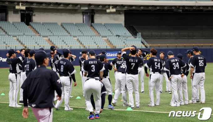 [사진] 워밍업 하는 야구대표팀