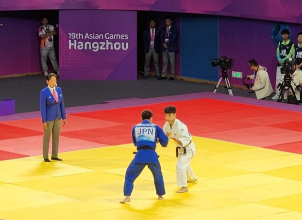  안바울이 24일 중국 저장성 항저우 샤오산 린푸 체육관에서 열린 2022 항저우 아시안게임 유도 남자 66㎏급 4강전에서 일본 다나카 료마에 반칙패했다./사진=뉴시스