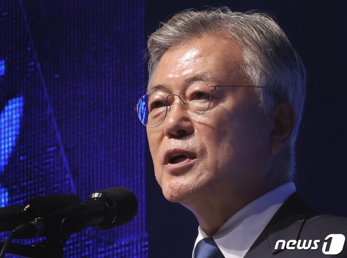문재인 전 대통령이 19일 오후 서울 영등포구 63빌딩에서 열린 9·19 평양공동선언 5주년 기념식에서 인사말을 하고 있다. (사진공동취재단) 2023.9.19/뉴스1