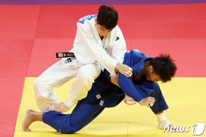 [사진] 이하림 '치열해지는 경기'