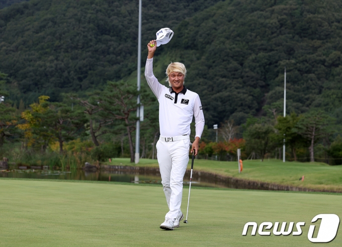 [사진] 우승 차지한 허인회