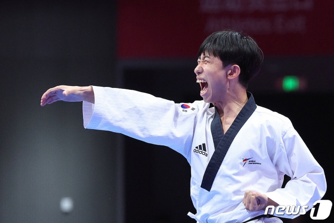 [사진] 금빛 함성 지르는 강완진