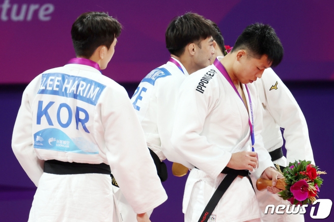 [사진] 다가가는 南, 외면하는 北