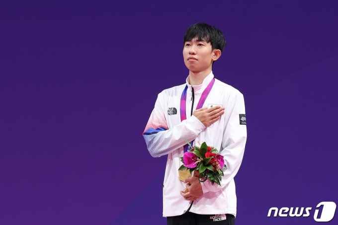 [사진] 항저우에 울려 퍼지는 첫 애국가
