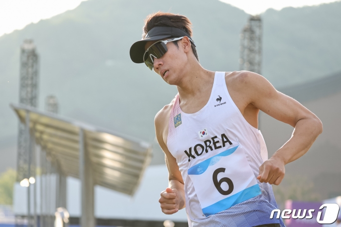 [사진] 근대5종 레이저런 경기 펼치는 정진화