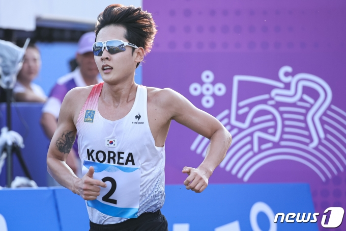 [사진] 근대5종 전웅태 '질주'