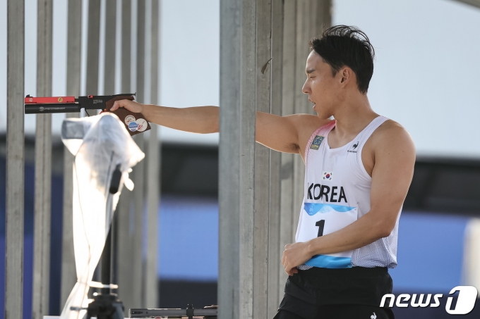 [사진] 이지훈 '집중해서 한 발씩'