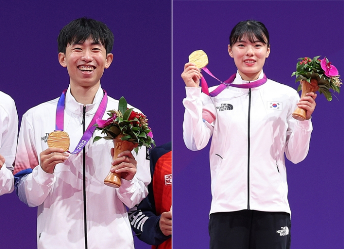 한국은 첫날에만 금메달 5개를 획득하며 종합 2위의 자리에 올랐다. 사진은 태권도 품새 개인전에서 금메달을 획득한 강완진, 차예은의 모습. /사진=뉴스1