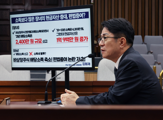 6년 임기를 마친 김명수 전 대법원장이 퇴임하면서 사법 공백이 30년 만에 현실화됐다. 사진은 지난 20일 서울 여의도 국회에서 열린 인사청문회에서 의원들의 질의에 답변하는 이균용 대법원장 후보자. /사진=뉴스1