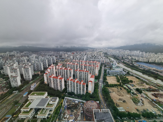 지난 8월 기준 2021년 12월 이전 사용승인을 마친 전국 생활숙박시설 총 9만6000실 가운데 4만9000실이 아직 숙박업으로 신고를 마치지 않은 것으로 확인됐다. 2021년 이후 사용승인을 받았거나 아직 건축 단계인 신규 생숙도 9만실이나 된다./사진=뉴시스