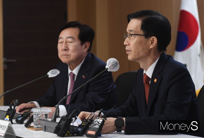 인사말 하는 방문규 산업통상자원부 장관/사진=장동규 기자