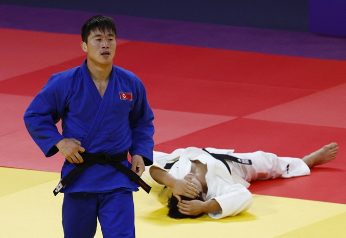 유도 남자 73㎏ 이하급 16강전에서 북한의 김철광이 한국의 강헌철을 상대로 빗당겨치기 한판승을 거뒀다. 사진은 경기에 승리한 김철광의 모습. /사진=로이터