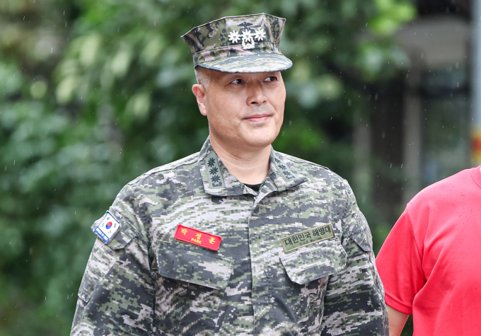채수근 상병 순직사건을 수사하다가 해임된 박정훈 전 해병대 수사단장(대령)의 보직해임 처분 효력을 멈춰달라는 요구를 법원 받아주지 않았다. 사진은 지난 20일 서울 용산구 국방부 검찰단에 조사를 받기 위해 출석하고 있는 박 대령. /사진=뉴스1