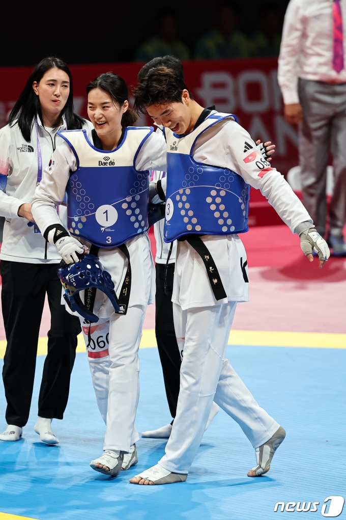 [사진] 김잔디 '박우혁 수고했어'