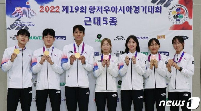 [사진] 근대5종 '메달들고 금의환향'