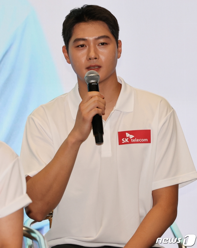 2022 항저우 아시안게임에 출전하는 SK그룹 후원 펜싱 국가대표 오상욱이 30일 서울 중구 SKT 타워에서 열린 대회 선전 기원 출정식에서 출전 각오를 밝히고 있다. 2023.8.30/뉴스1 ⓒ News1 허경 기자