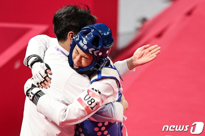 [사진] 항저우 아시안게임 금메달 따낸 태권도 장준
