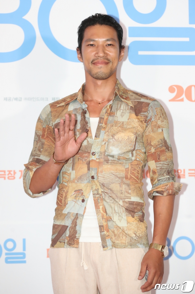 [사진] 김민, 조민수 선생님 응원 합니다