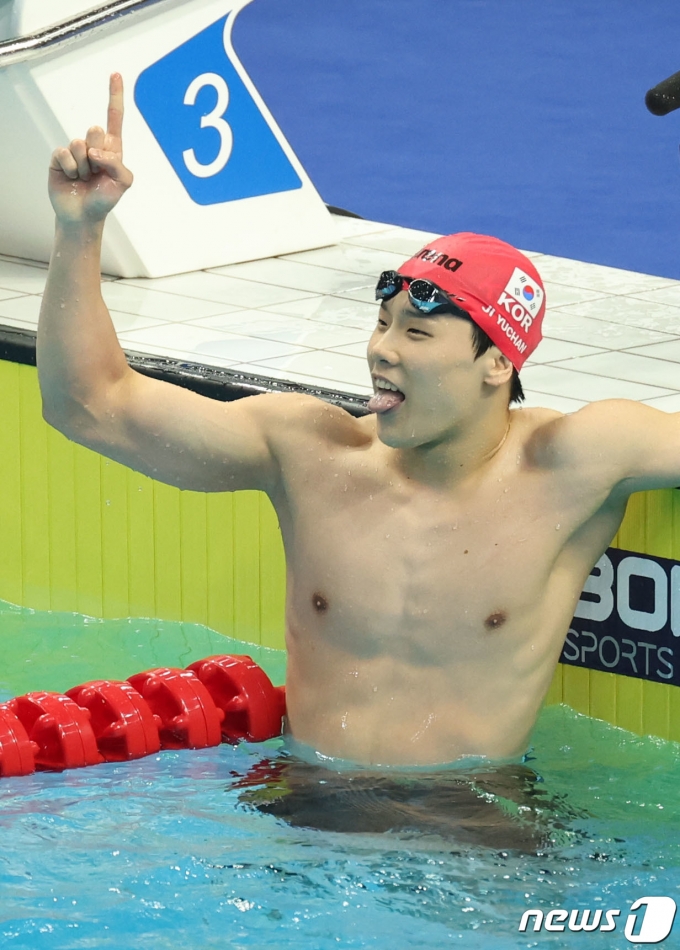 [사진] 지유찬 '내가 아시아 자유형 50m 1위'