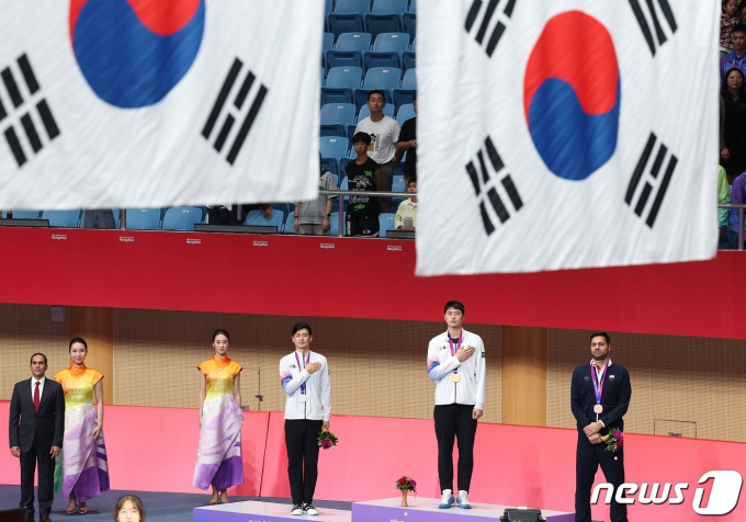 [사진] 바라만봐도 웅장해지는 태극기