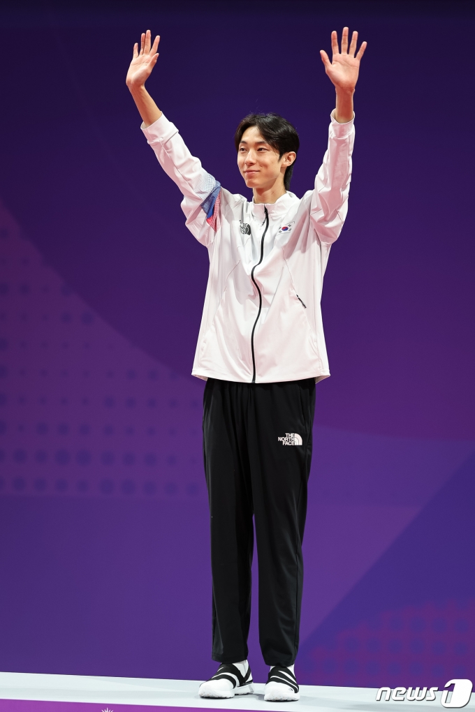 [사진] 시상대 오른 장준