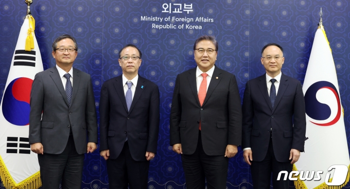 왼쪽부터 정병원 외교부 차관보, 후나코시 다케히로 일본 외무성 외무심의관, 박진 외교부 장관, 눙룽 중국 외교부 부장조리. 2023.9.25/뉴스1 ⓒ News1 김명섭 기자