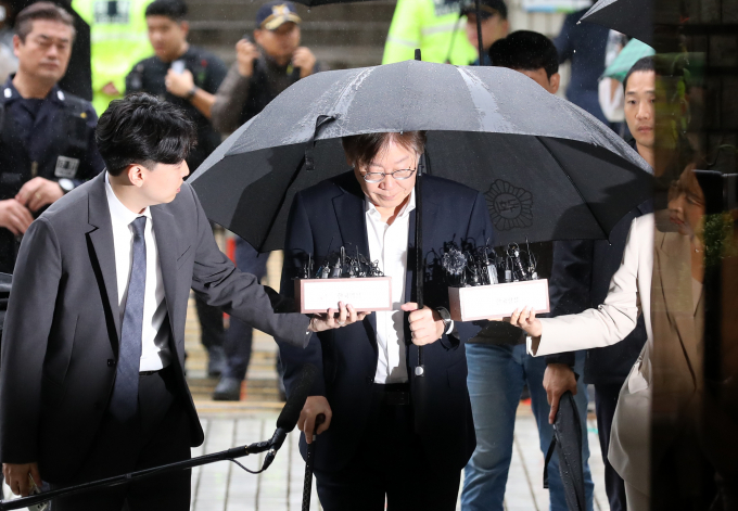 이재명 더불어민주당 대표가 구속 전 피의자심문(영장실질심사)을 받기 위해 법원에 출석했다. 사진은 특정경제범죄 가중처벌 등에 관한 법률 위반, 위증교사 등의 혐의를 받는 이재명 대표가 26일 오전 서울 서초구 서울중앙지방법원에서 열린 구속 전 피의자 심문(영장실질심사)에 출석하고 있는 모습. /사진=임한별 기자