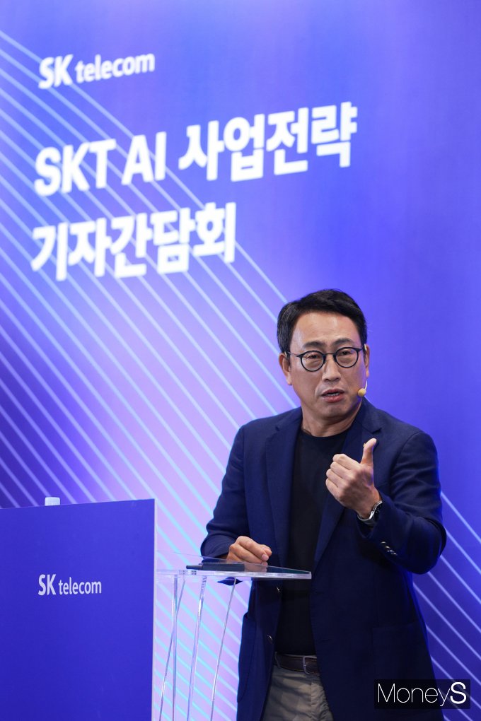 [머니S포토] SKT 유영상 "글로벌 AI 시장 정조준…2028년까지  매출 25조 목표"