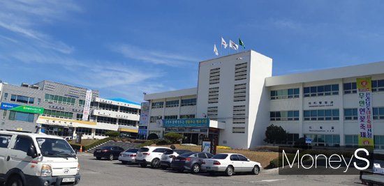 최근 정부는 올해 국세 수입이 59조 원 감소함에 따라 지방교부세를 11조 6000억 원 줄이겠다고 발표한 가운데 전남 무안군이 지방교부세가 550억 결손됨에 따라 비상 재정체제로 돌입했다./무안군청