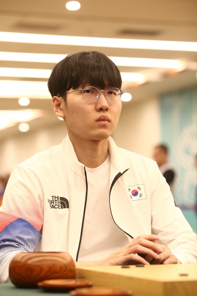 아시안게임에 출전한 신진서 9단(일본기원 제공)