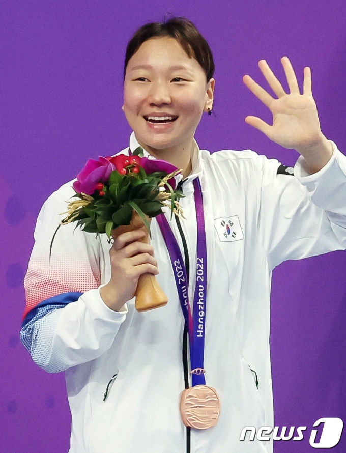 [사진] 이은지 '소중한 동메달'