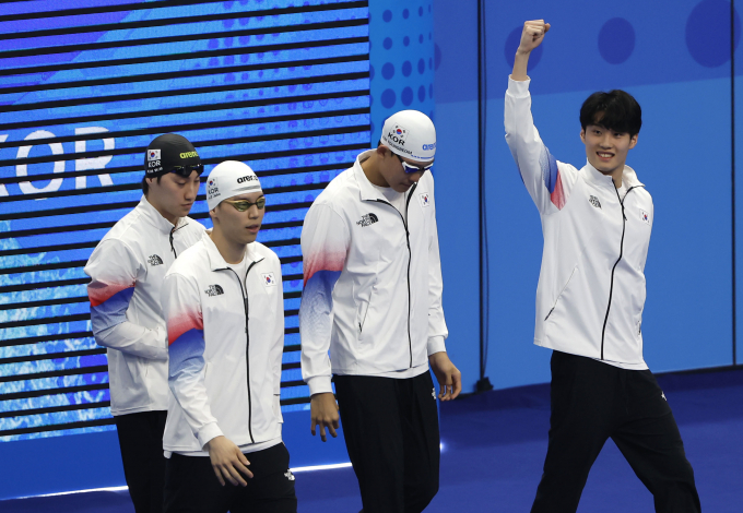 황선우·이주호·최동열·김영범으로 구성된 한국 남자 수영 대표팀이 2022 항저우아시안게임 혼계영 400m에서 은메달을 획득했다. /사진=뉴시스
