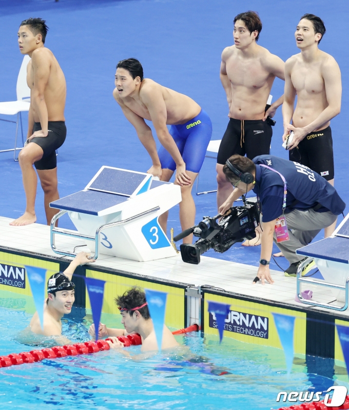 [사진] 은메달 획득한 대한민국 남자 400ｍ 혼계영 대표팀